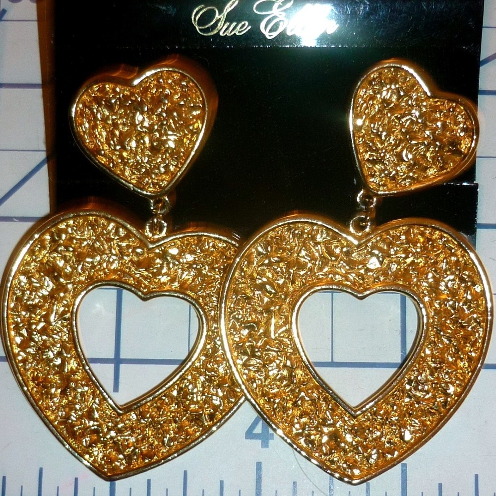 Sue Ellen Vintage Gold Tone Textured Double Heart Drop Clip On Earrings Large - Picture 5 of 10